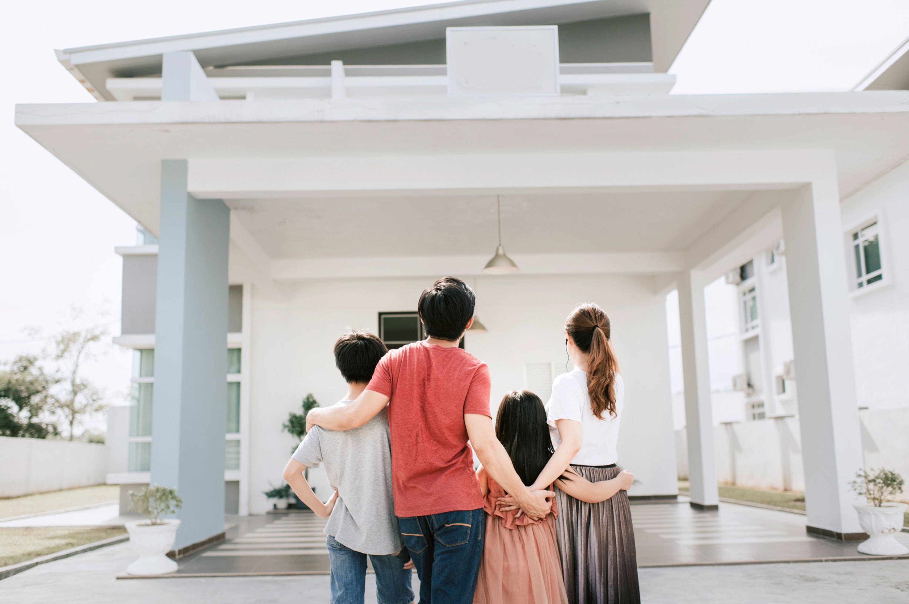 Family shopping for house
